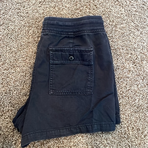 Women’s Gap shorts. Size small - Picture 2 of 4